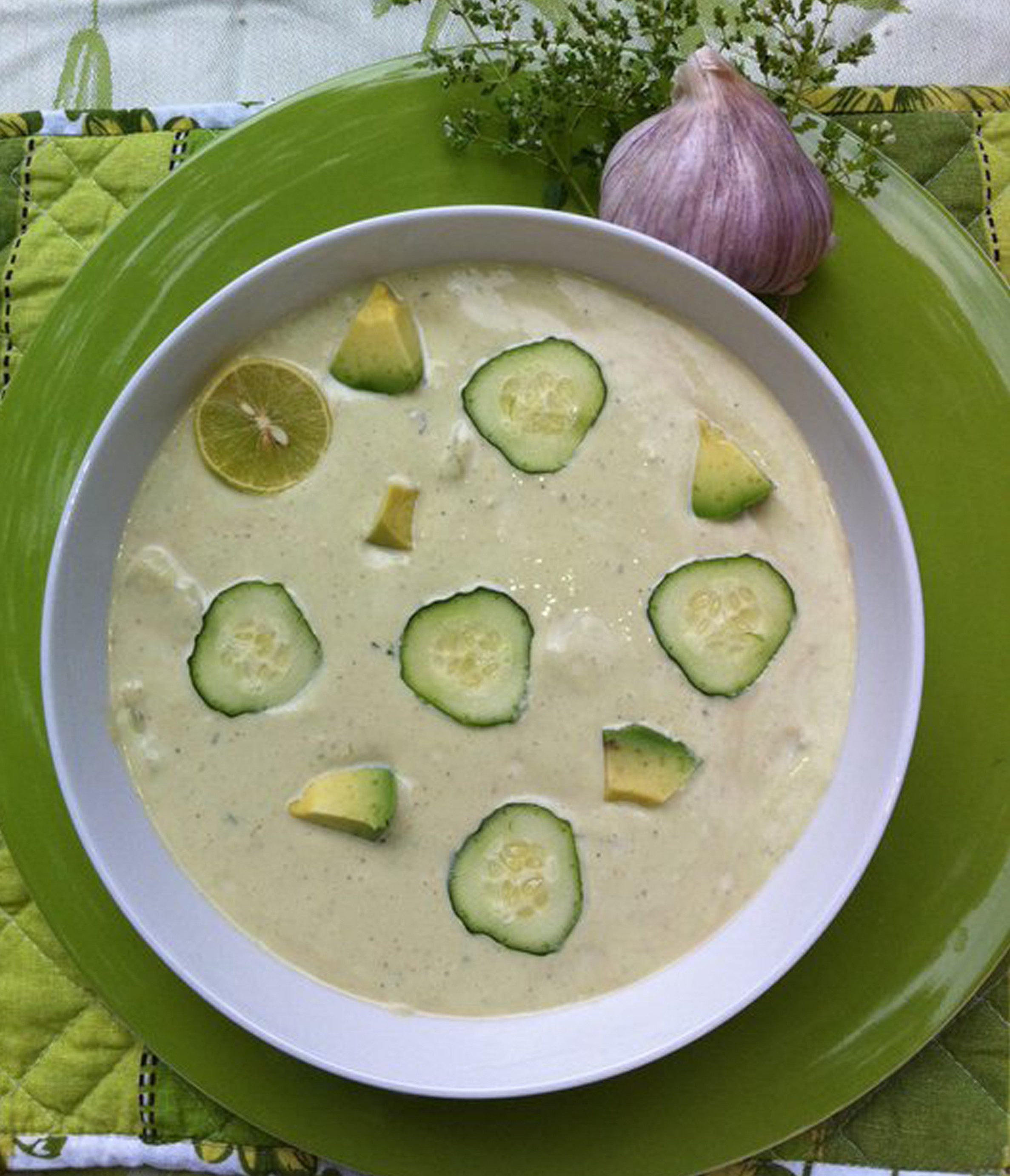 طريقة عمل شوربة الخيار الساخنة