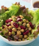 سلطة الخس بالفاصولياء الحمراء