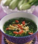 شوربة السبانخ بالدجاج بالذرة
