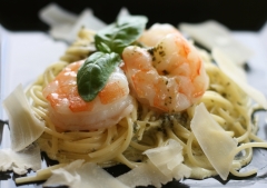 باستا بصلصة البستو والروبيان