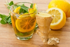 عصير الزنجبيل والليمون الحامض
